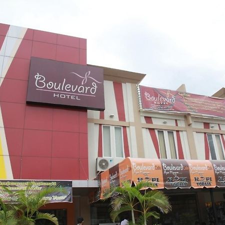 Boulevard Hotel Makassar Exterior foto